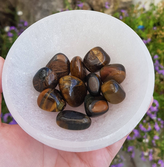 Tigers eye tumble stone
